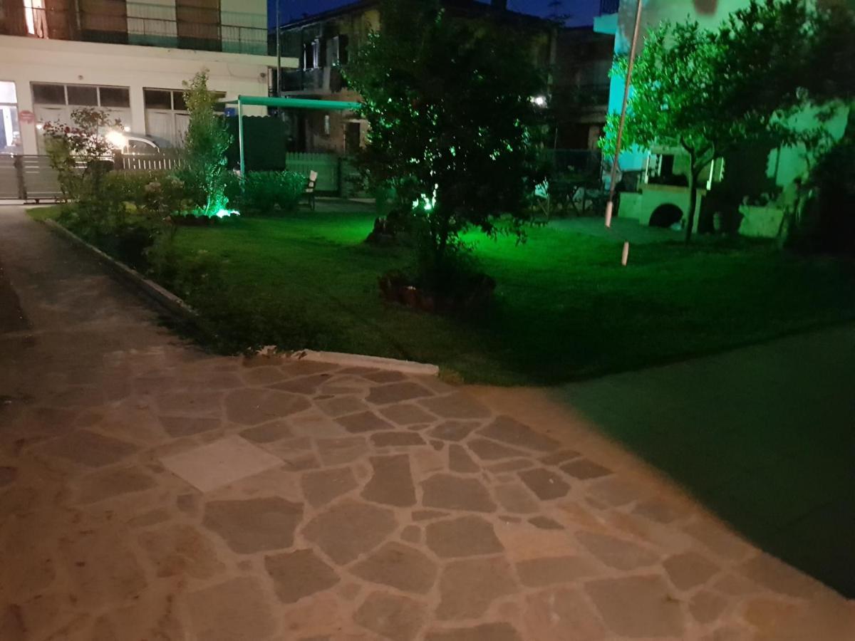 Magdalinos Apartments Nea Skioni Luaran gambar